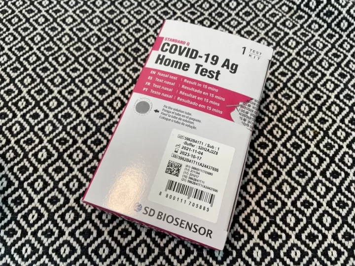 COVID-19 Ag Home Test（抗原検査）のキットで検査